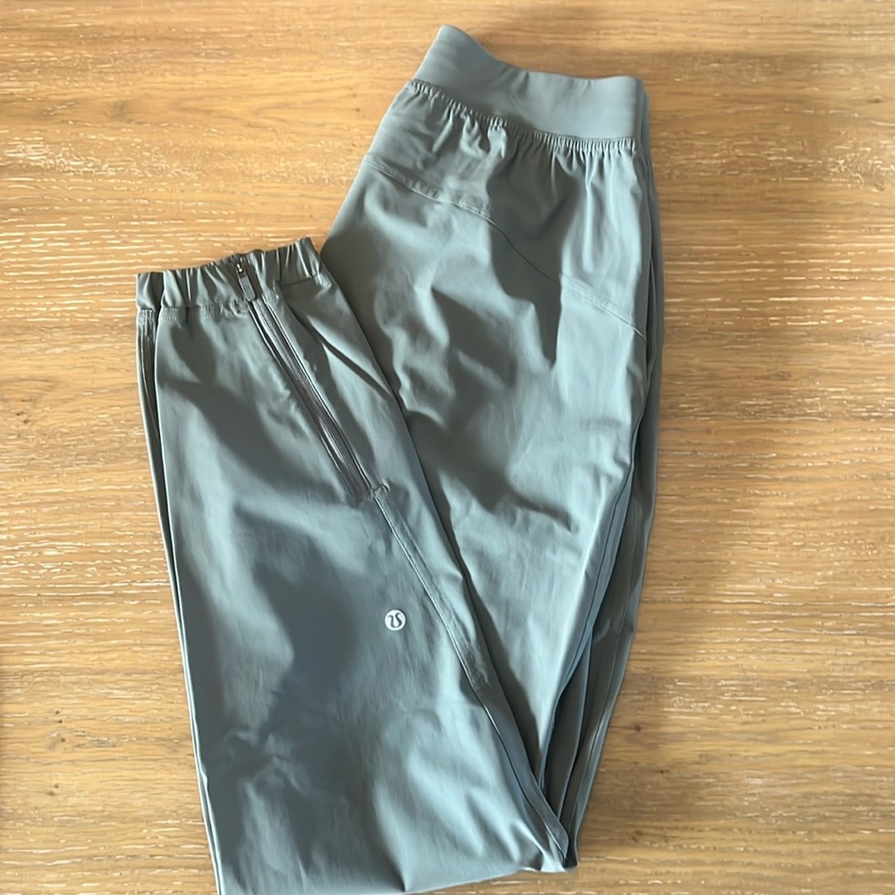 EUC lululemon Adapted State Jogger - Size 6